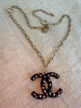 🖤CHANEL Black Double C Pendant Necklace with Multicolor Stones💗